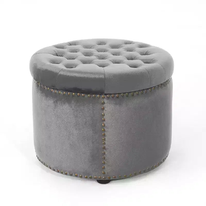 Ottoman rond contemporain en velours capitonné avec garniture cloutée