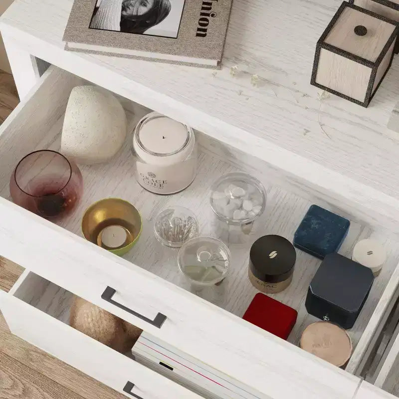 Commode aspect bois à six tiroirs et poignées noires pour rangement de salon