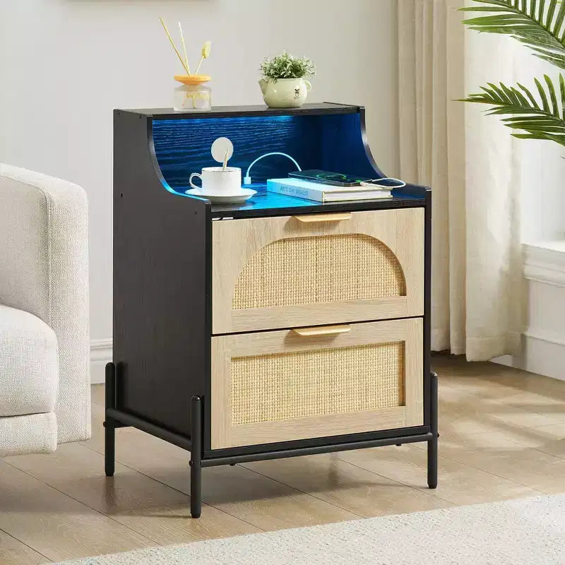 Table de chevet en bois, table de chevet en rotin avec station de charge, ports USB et prises de courant, table de chevet moderne avec tiroir en rotin