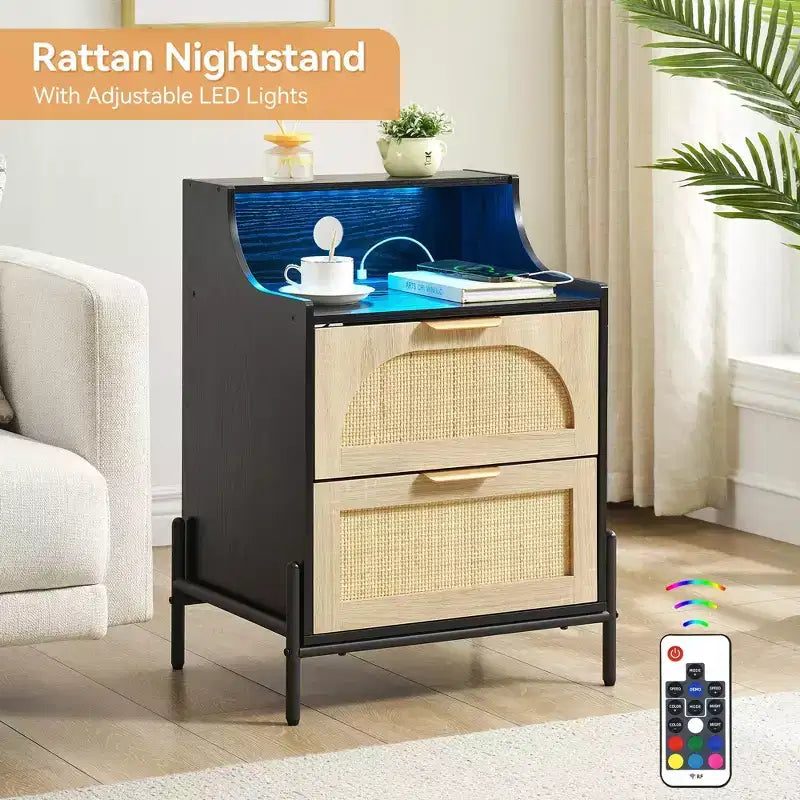Table de chevet en bois, table de chevet en rotin avec station de charge, ports USB et prises de courant, table de chevet moderne avec tiroir en rotin