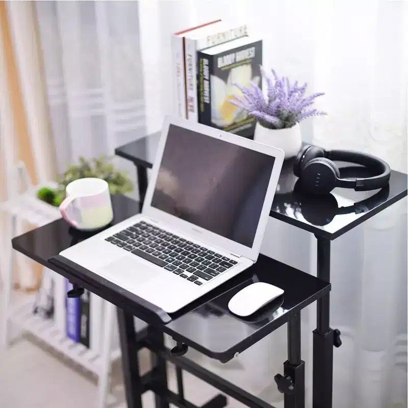 Petit bureau debout pour la maison - Table d'ordinateur mobile à hauteur réglable avec roulettes