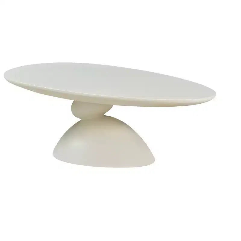 47 Table basse ovale en fibre de verre Lucky Stone avec base sculpturale blanc laiteux